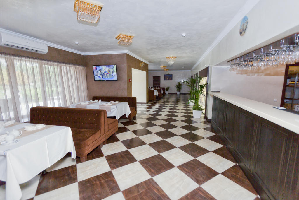 Grand Sport Hotel Brovary Buitenkant foto