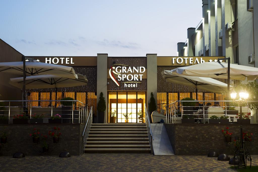 Grand Sport Hotel Brovary Buitenkant foto